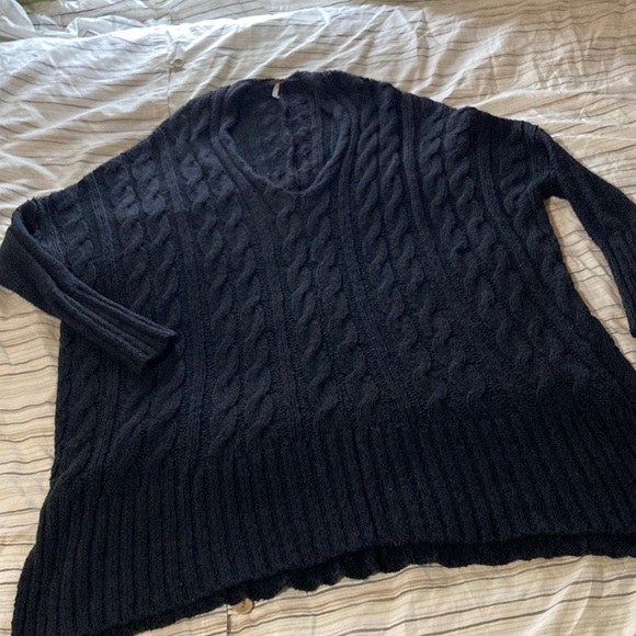 Free People cable knit oversized sweater size medium GUC! - Picture 2 of 4